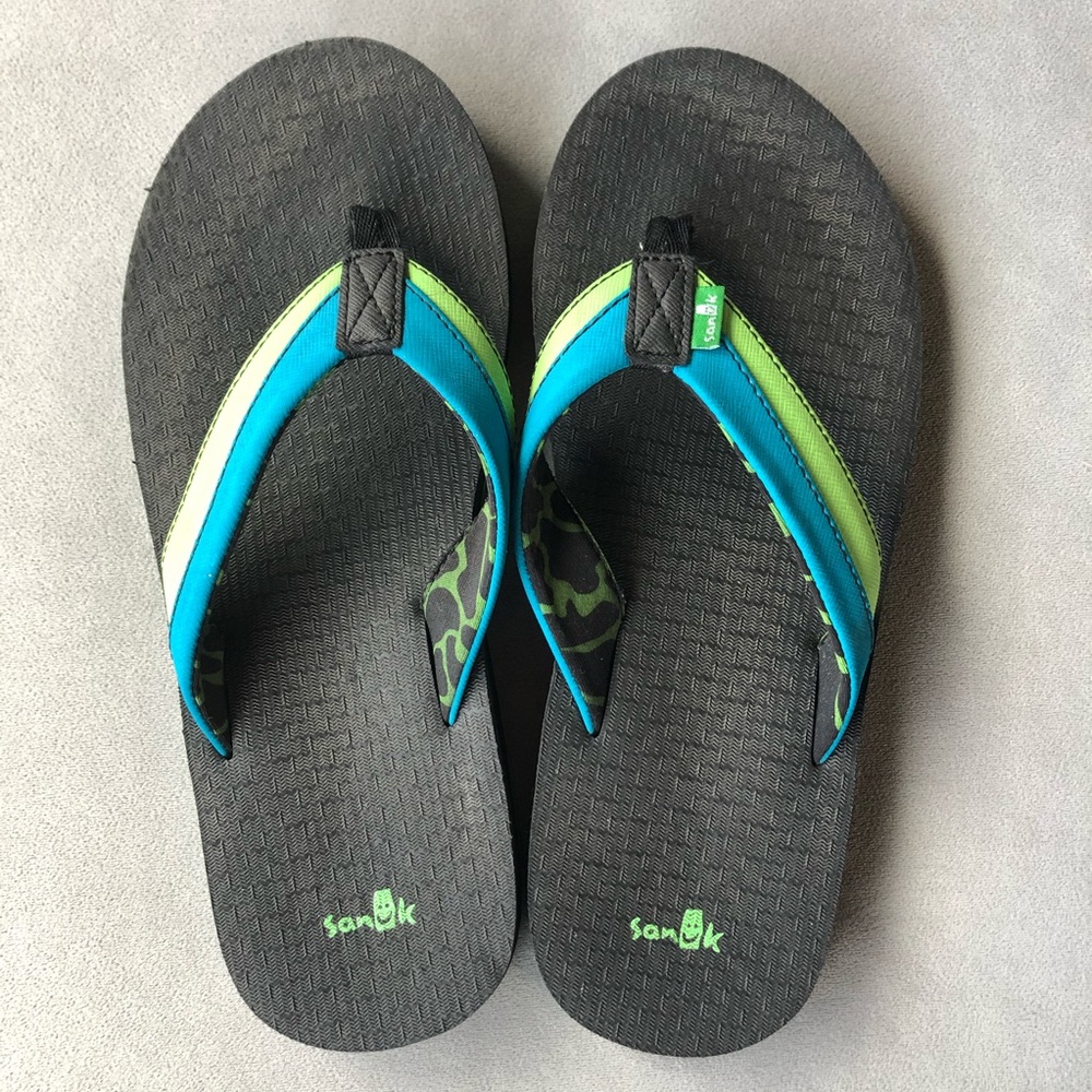 Sanuk ~ Flip Flops ~ Youth Size 6-7